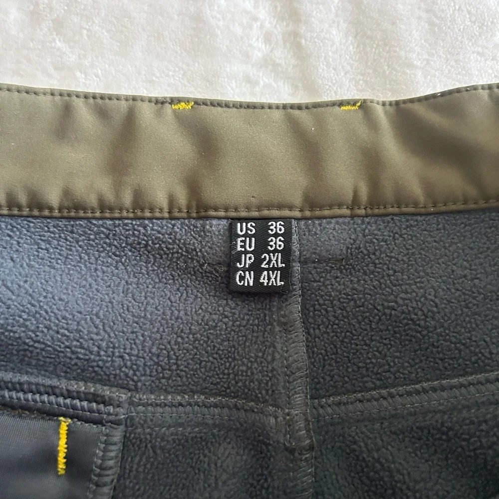 Magcomsen men’s pants 5 zip pocket for cold weather. Sz 36 waist